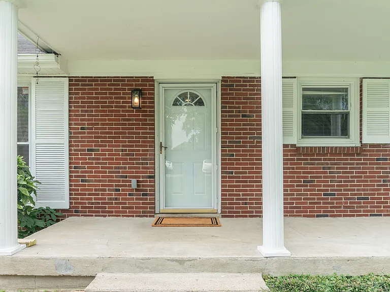 Fairlane Dr — Photo 21