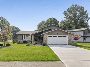 7879 Cresthill Dr, Seven Hills, OH 44131