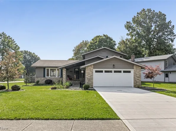 7879 Cresthill Dr, Seven Hills, OH 44131