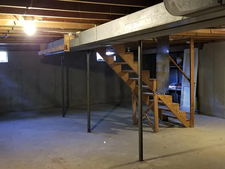 85 Castlewood Cir — Photo 34