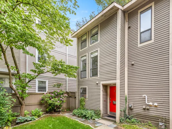 18 Bay St APT 4, Cambridge, MA 02139