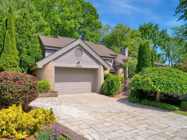 4499 Rolling Pine Dr, West Bloomfield, MI 48323