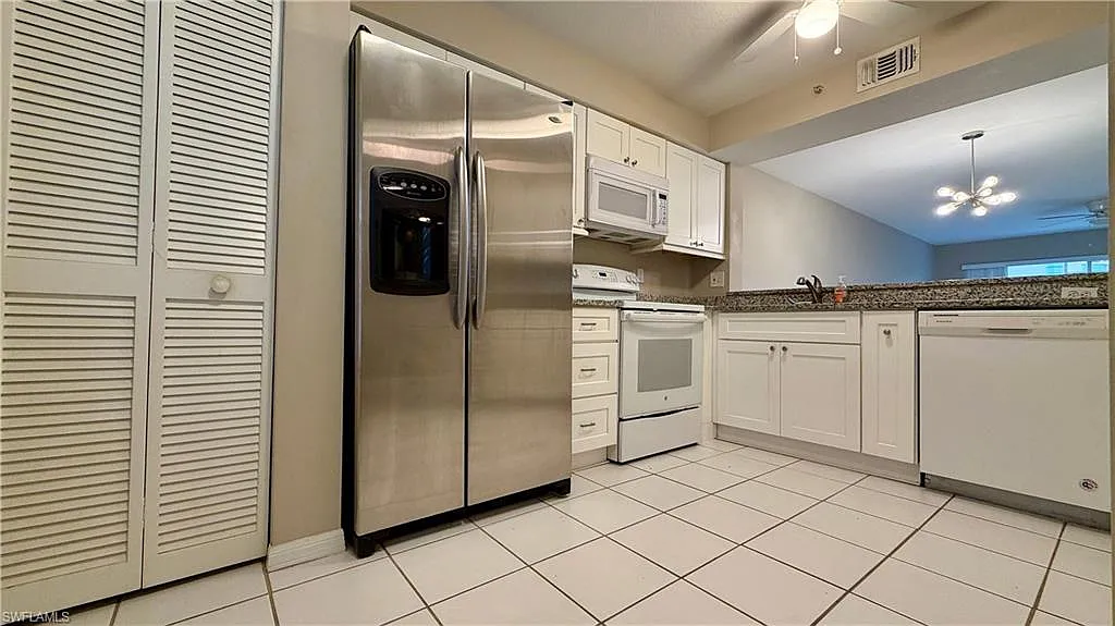 9640 Victoria Ln — Photo 2