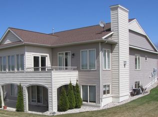 1328 Saint Andrews Dr, Holland, MI 49423