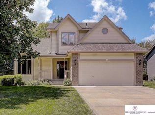 1206 Limerick Rd, Papillion, NE 68046
