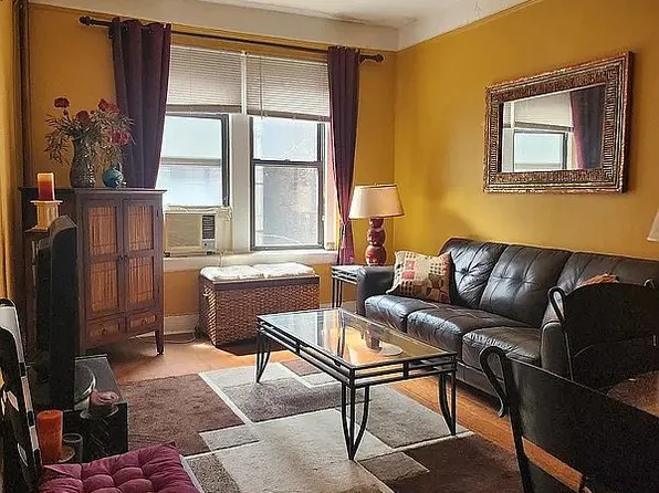 228 W 17th St #4C, New York, NY 10011
