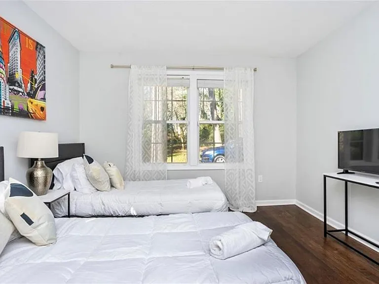 1277 Boulevard Lorraine SW — Photo 13