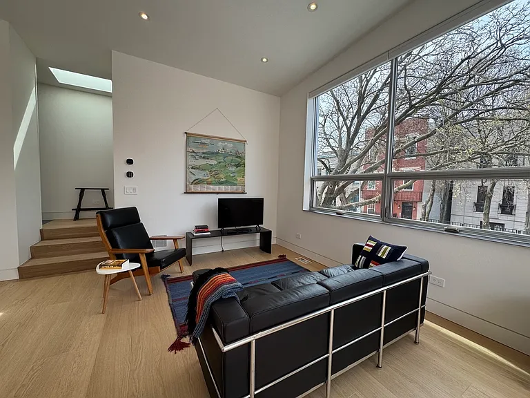 1317 N Leavitt St — Photo 13