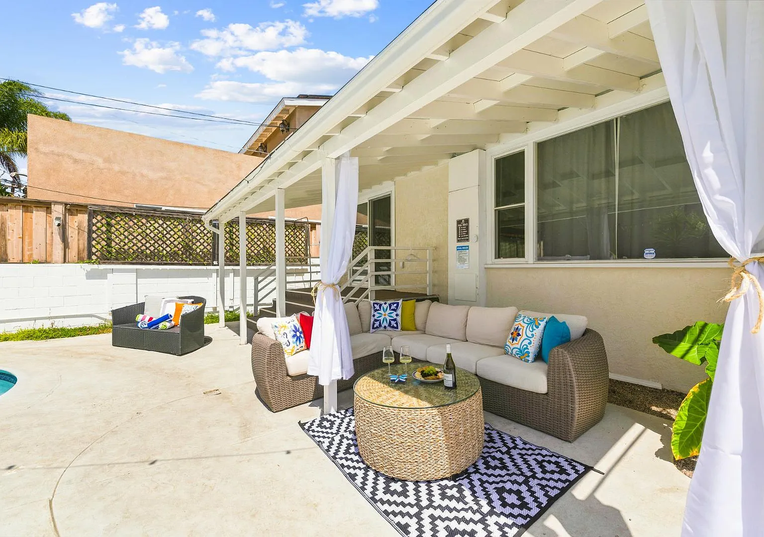 1404 Lieta St — Photo 3
