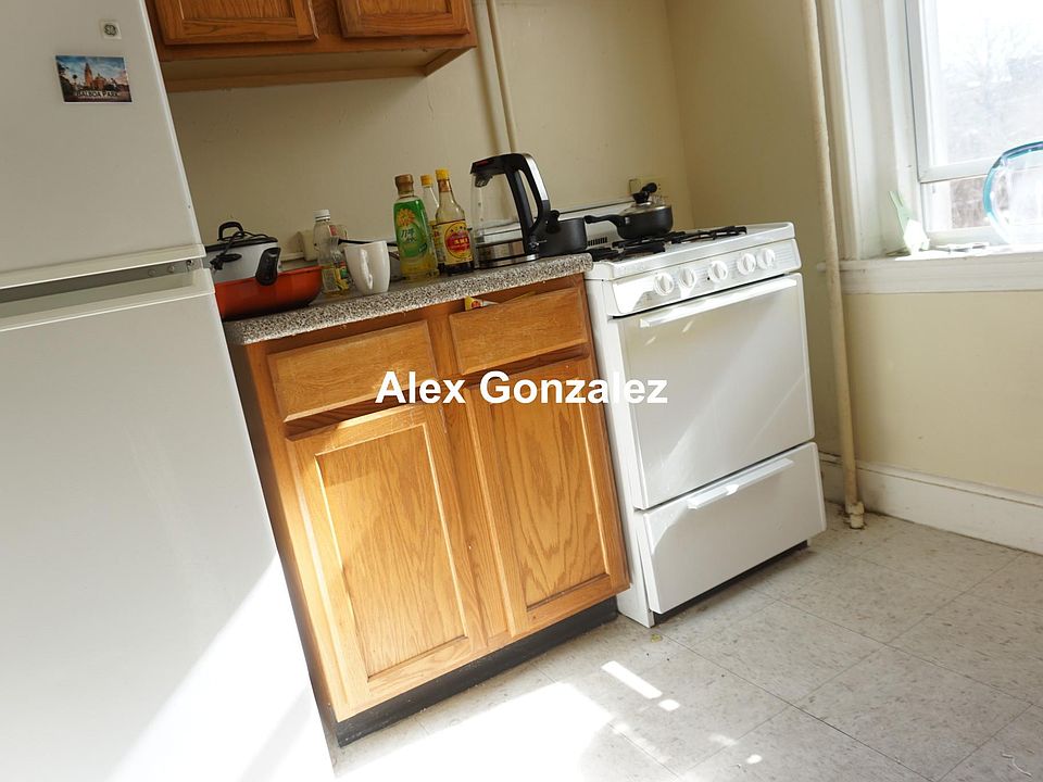 2nd image of 35 Gardner St #4