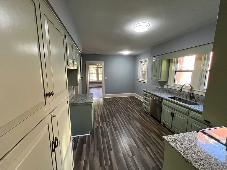 724 S Broad St — Photo 5