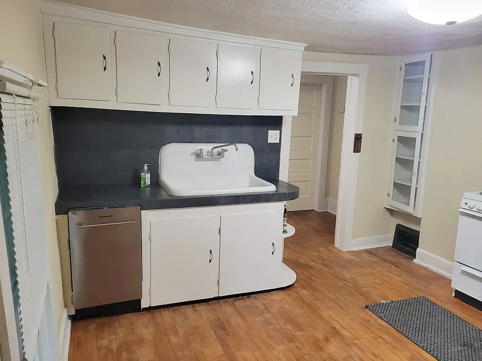 520 Jefferson St #1/2