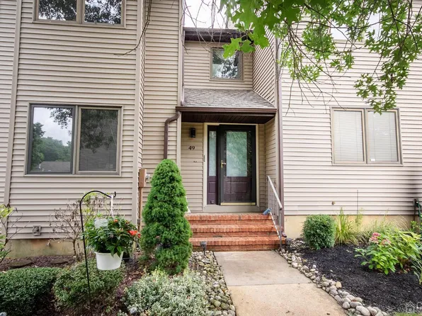 49 Malibu Ct, Old Bridge, NJ 08857