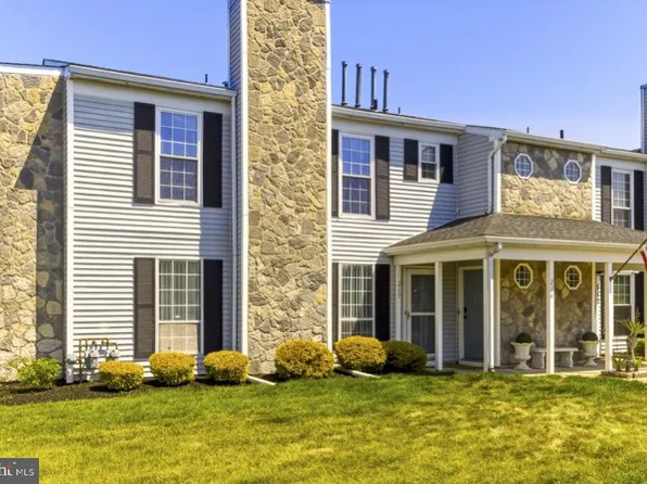 215 Pratt Ct, Sewell, NJ 08080