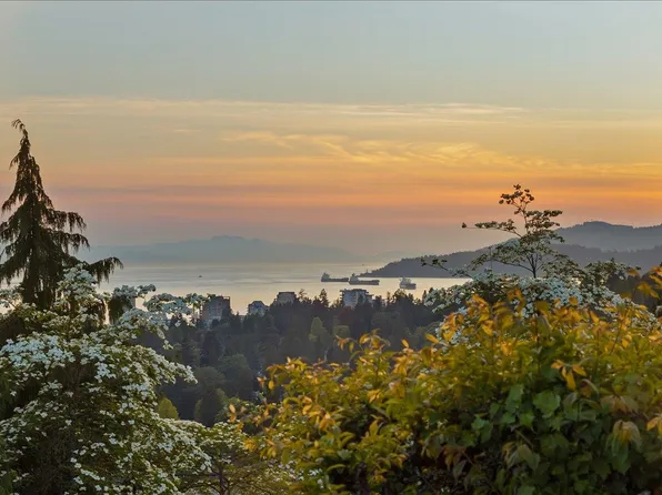 982 Braeside St, West Vancouver, BC V7T 2K8
