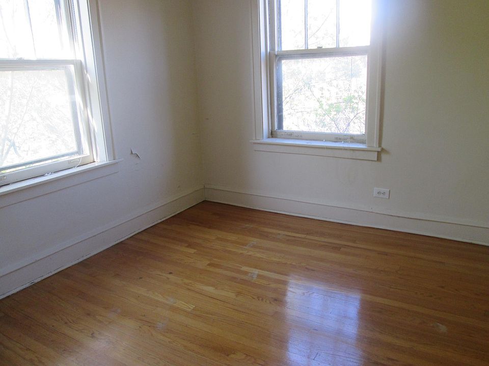 1st image of 4915 N Glenwood Ave Floor 3