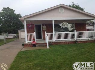 17579 Quarry St, Riverview, MI 48193