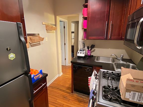 3rd image of 685 W Wrightwood Ave #2W