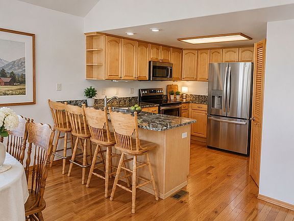2nd image of 302 S 8th St