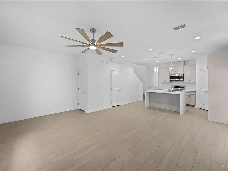 1220 E Camellia Ave — Photo 5