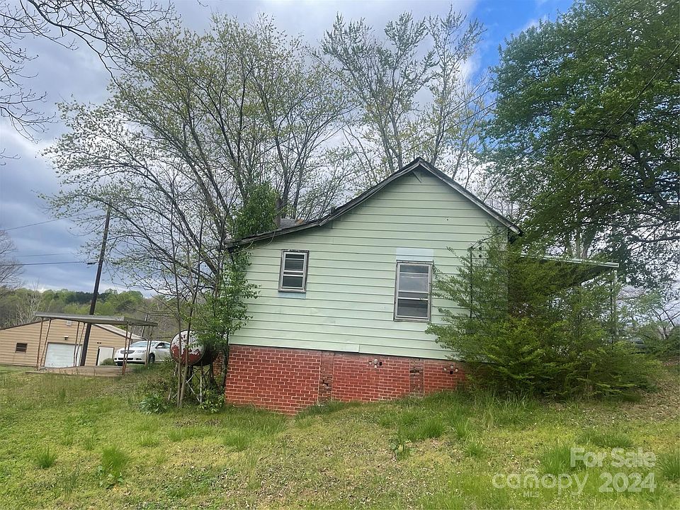 2nd image of 143 Circle C St