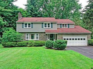 1055 Merlin Dr, Niskayuna, NY 12309