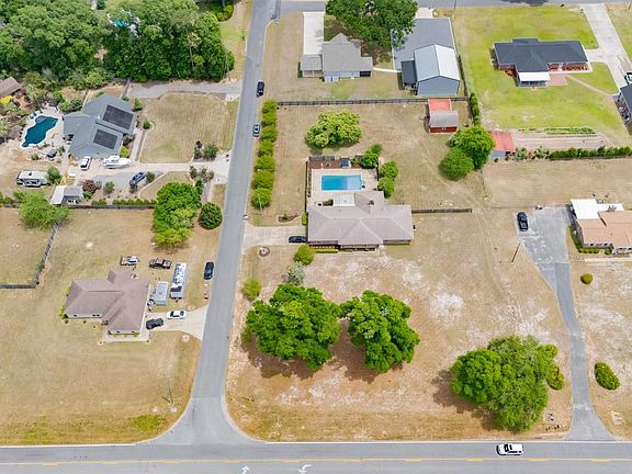 3rd image of 4576 Woodbine Rd