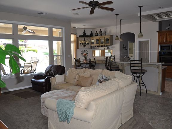 Open concept great outdoor views