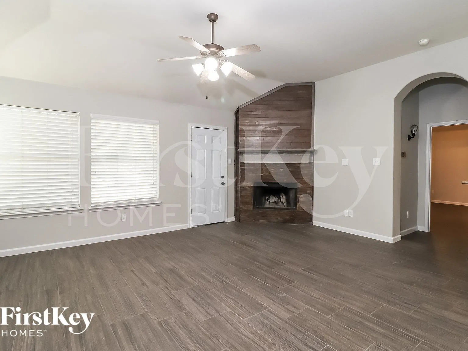 3 bed, 2.0 bath, 1819 sqft, $2,245 — Photo 4