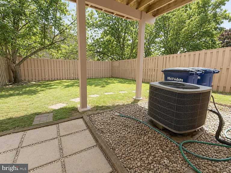 1200 Bond St — Photo 31