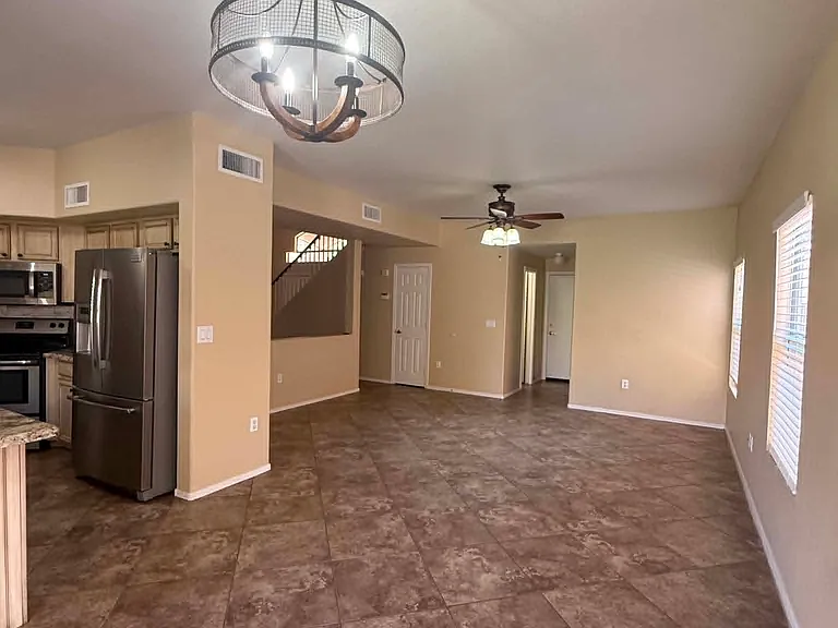 5200 W Shannon St — Photo 5
