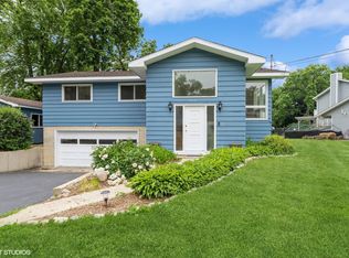 4321 Bay View Dr, Crystal Lake, IL 60014