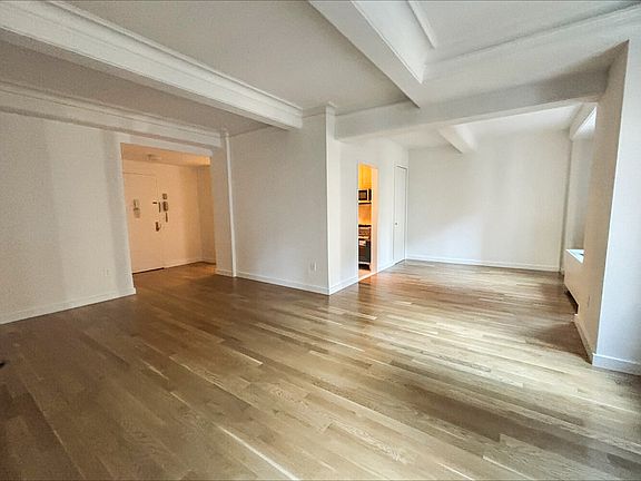 4th image of 101 W 55th St #1207