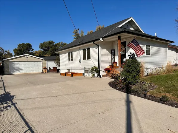 413 E 11th St S, Newton, IA 50208