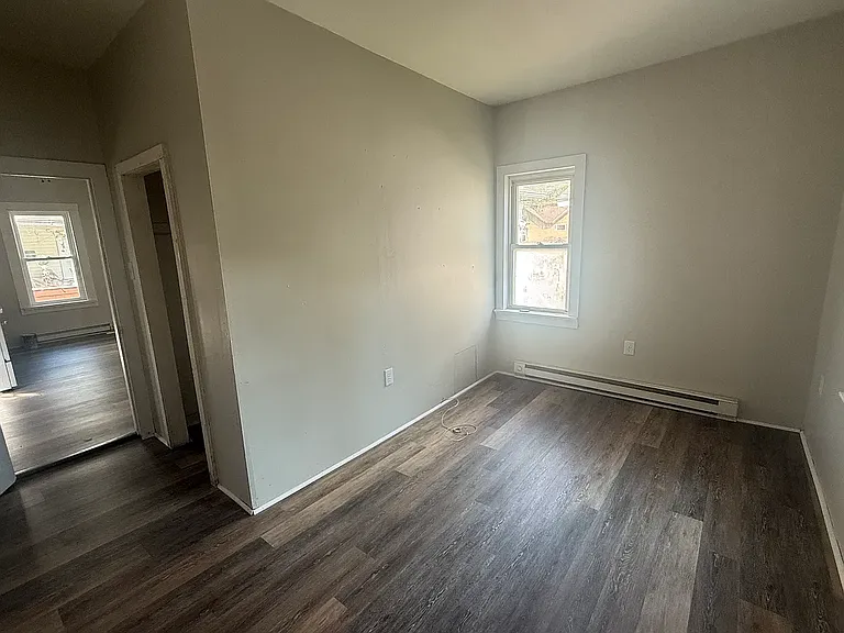 41 Midland St — Photo 5
