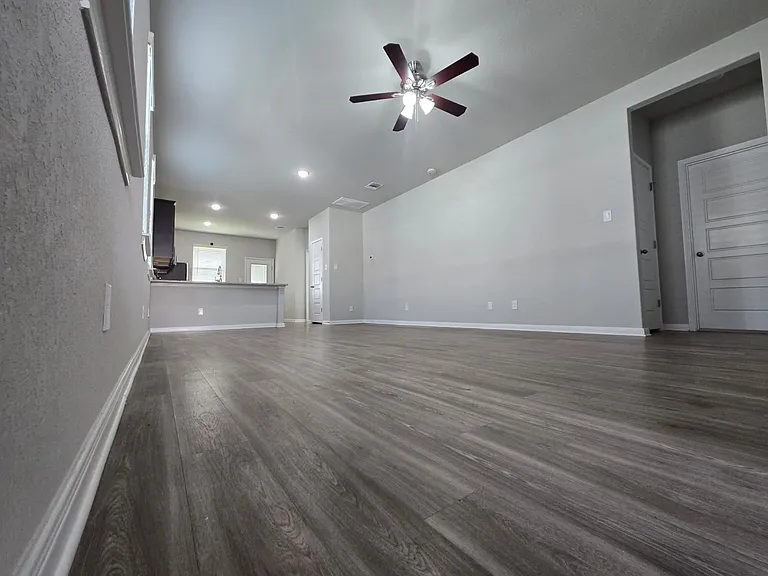 313 Caleb Ct — Photo 9