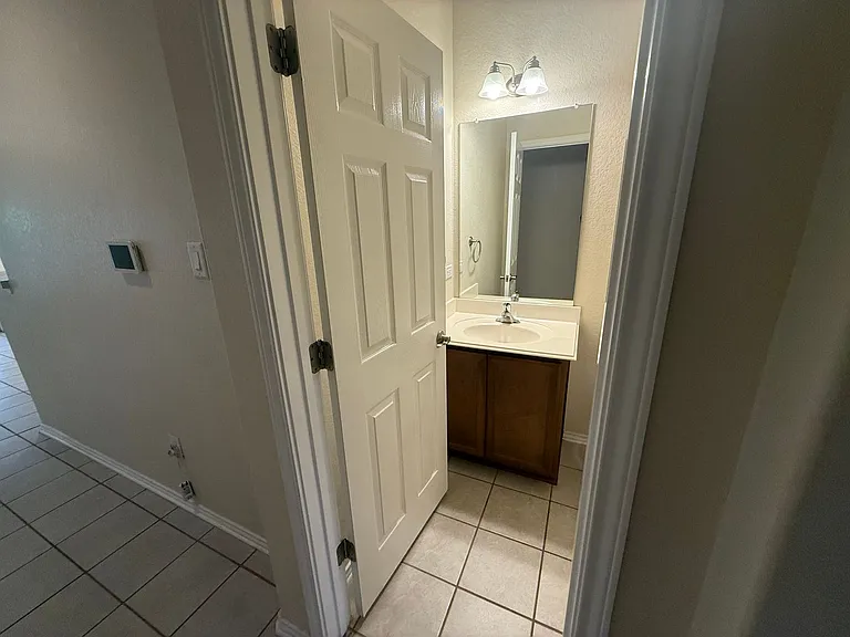 1427 Denver Blvd — Photo 12