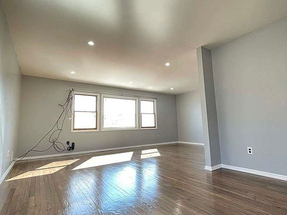 3rd image of 39 Tynan St #1