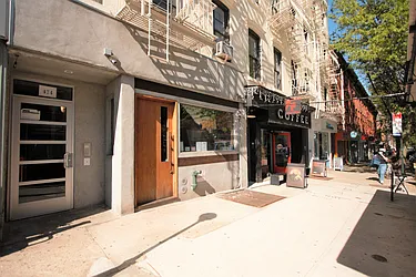 Rented by R New York