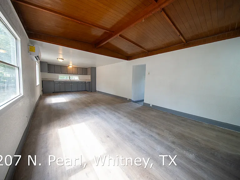 207 N Pearl St — Photo 14