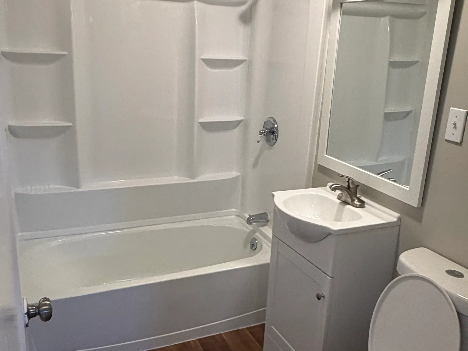 4 bed, 2.5 bath, 1300 sqft, $3,300 — Photo 2