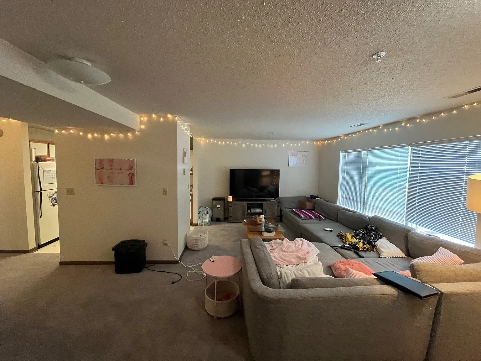 5 bed, 2500 sqft, $3,875 — Photo 2