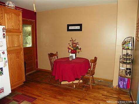 eat-in kitchen area.