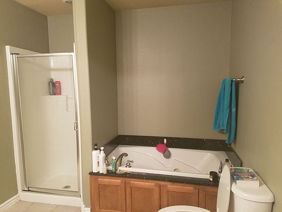 3rd image of 836 Oakwood Ct