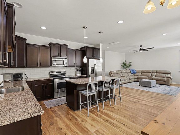 5th image of 745 Lake Artesia Ln