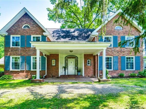 2030 Glenmont Dr NW, Canton, OH 44708