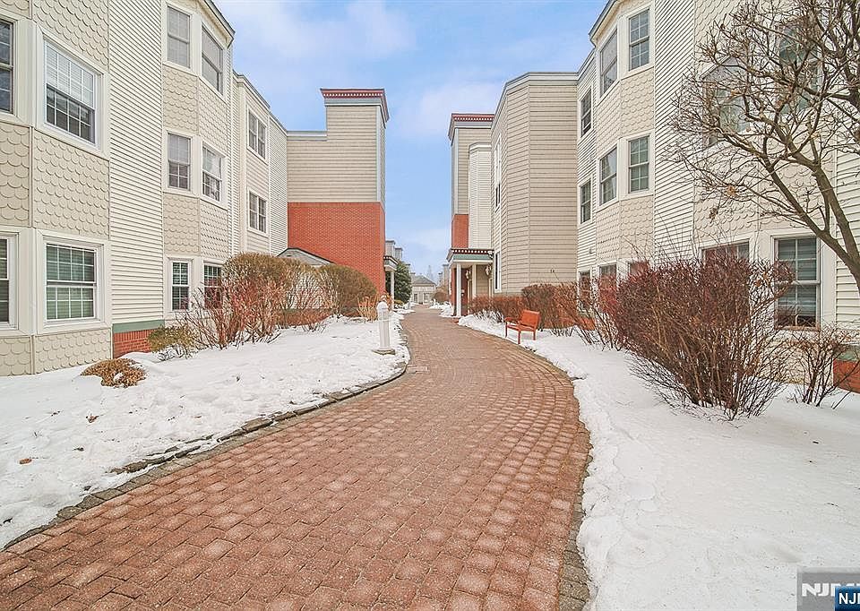 1st image of 321 The Promenade