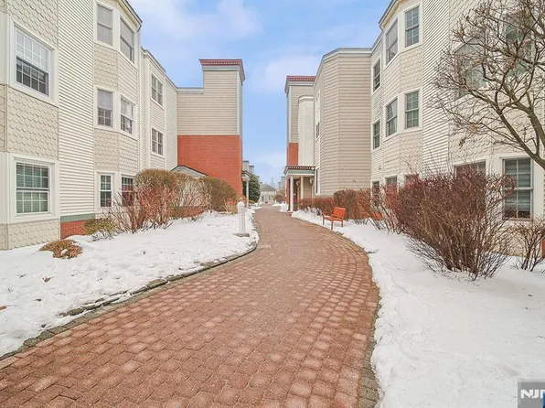 321 The Promenade, Edgewater, NJ 07020