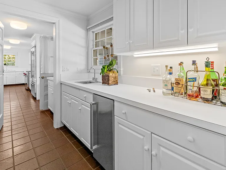 145 First Neck Ln — Photo 35