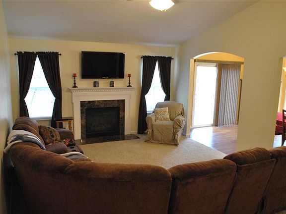3rd image of 3825 Albers Pointe Dr